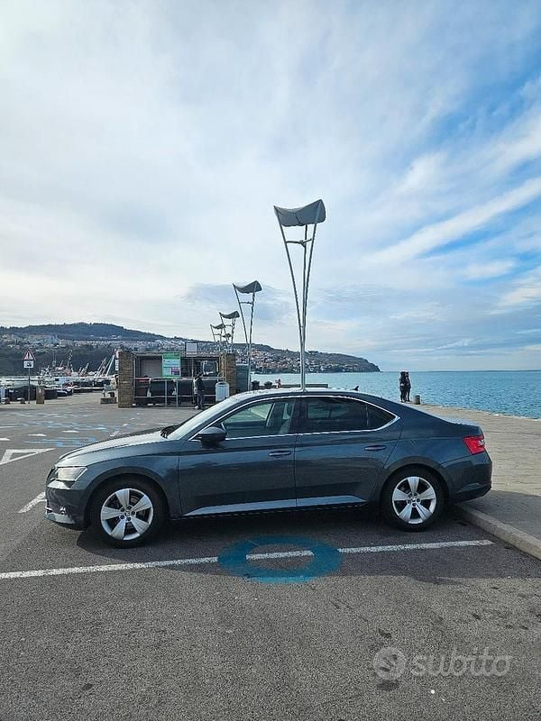 Usata 2018 Skoda Superb Tre volumi | 17.300 € (Buon prezzo) - Immagine 1/4
