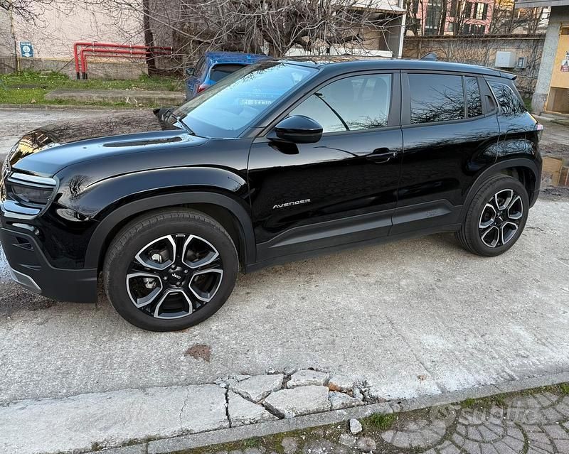 Usata Jeep Avenger Altitude 101 CV (74 kW) 2024 Nero SUV