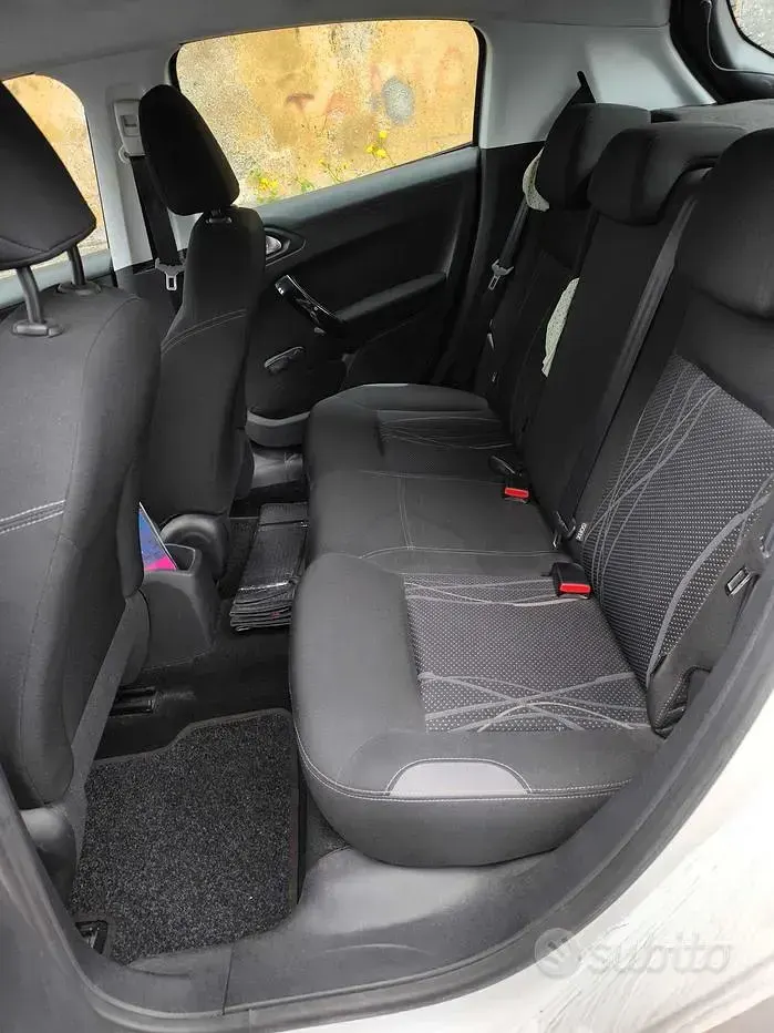 Usata Peugeot 208 Active 68 CV (50 kW) 2014 Bianco Utilitaria