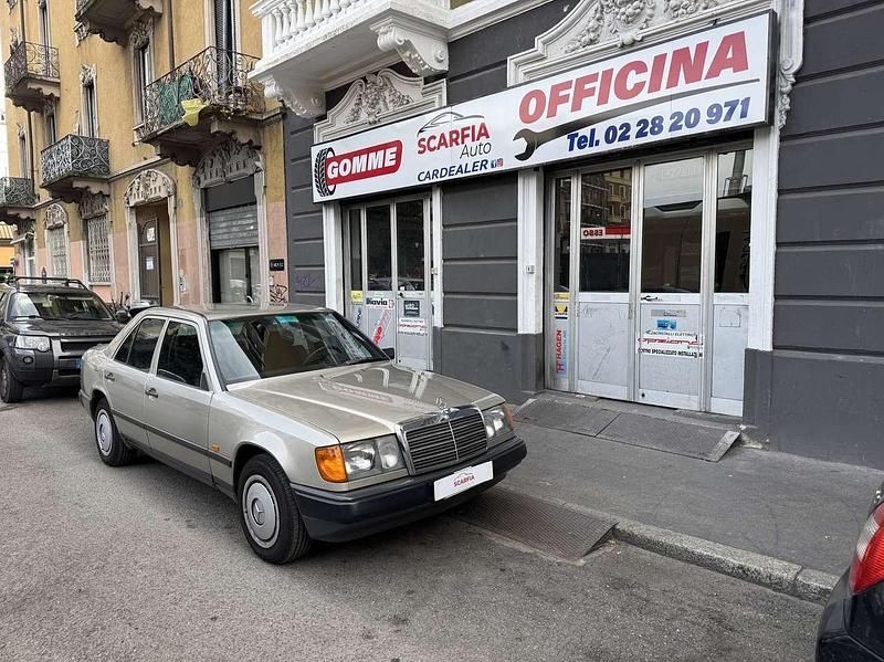 Usata Mercedes E200 122 CV (89 kW) 1986 Other Berlina