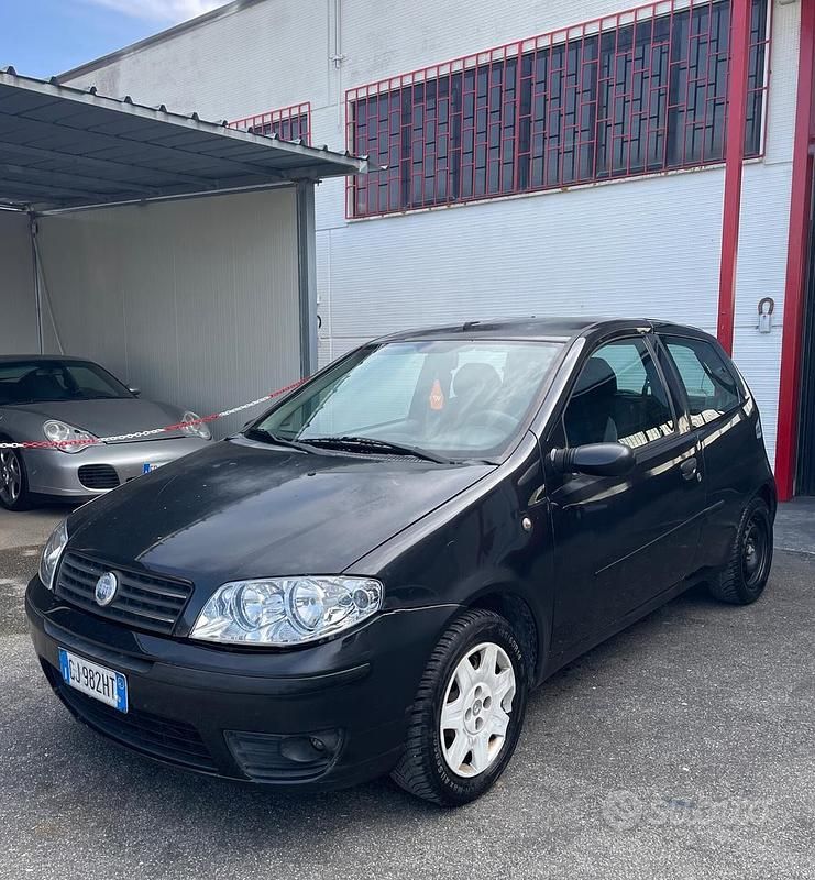 Usata Fiat Punto 69 CV (50 kW) 2004 Nero Utilitaria