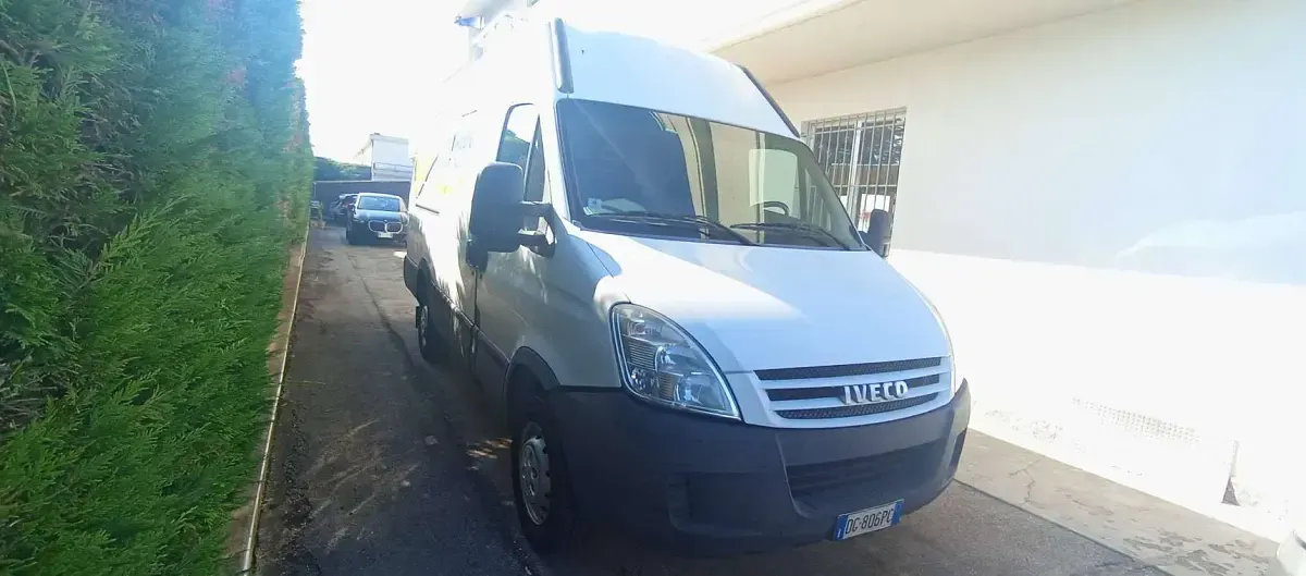 Usata Iveco Daily 97 CV (71 kW) 2007 Bianco Furgone