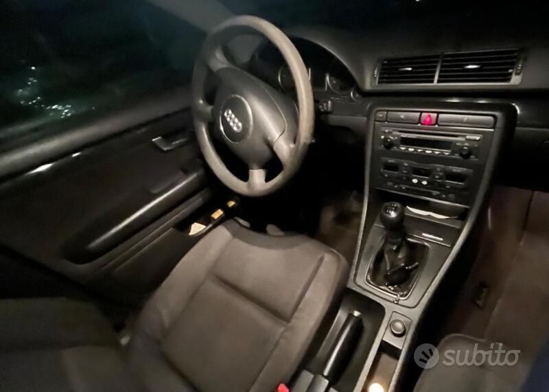 Usata Audi A4 130 CV (95 kW) 2004 Nero Station wagon