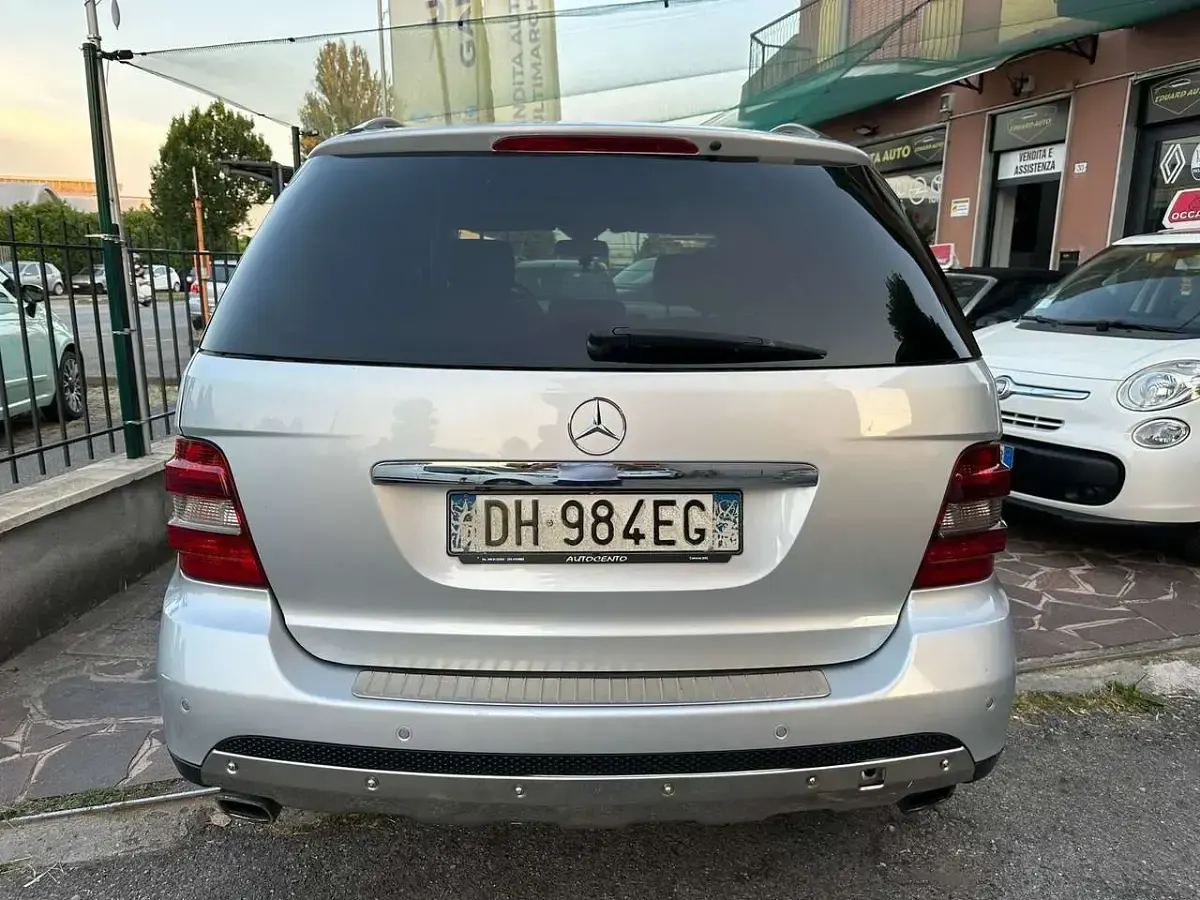 Usata Mercedes ML320 Sport Edition 224 CV (164 kW) 2007 Argento SUV