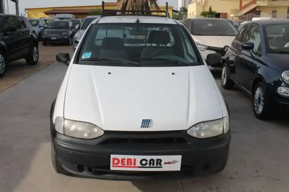 Usata Fiat Strada 80 CV (58 kW) 2002 Bianco pastello Pick-up