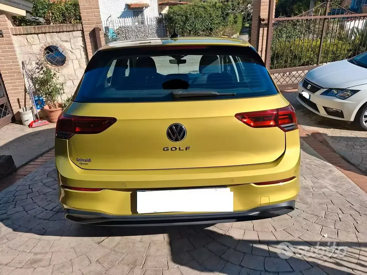 Usata VW Golf VIII Life 110 CV (80 kW) 2021 Giallo Berlina