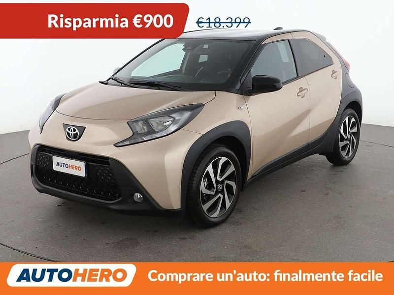 Usata Toyota Aygo X Trend 72 CV (52 kW) 2025 Oro SUV