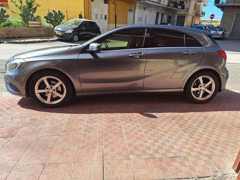 Usata Mercedes A200 136 CV (100 kW) 2012 Grigio Berlina