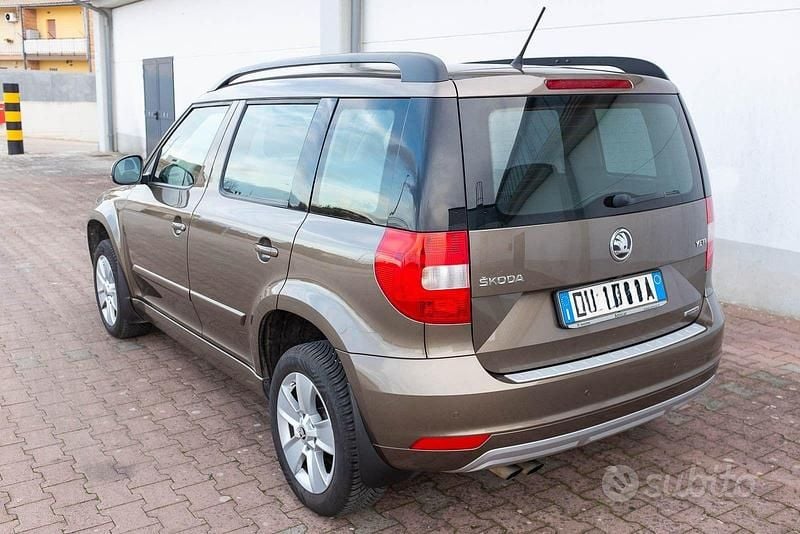 Usata Skoda Yeti GreenLine 105 CV (77 kW) 2014 Marrone SUV