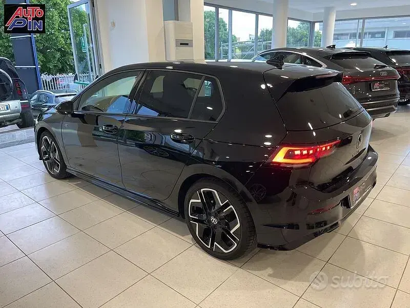 Usata VW Golf VIII R-line Plus 150 CV (110 kW) 2025 Nero Berlina