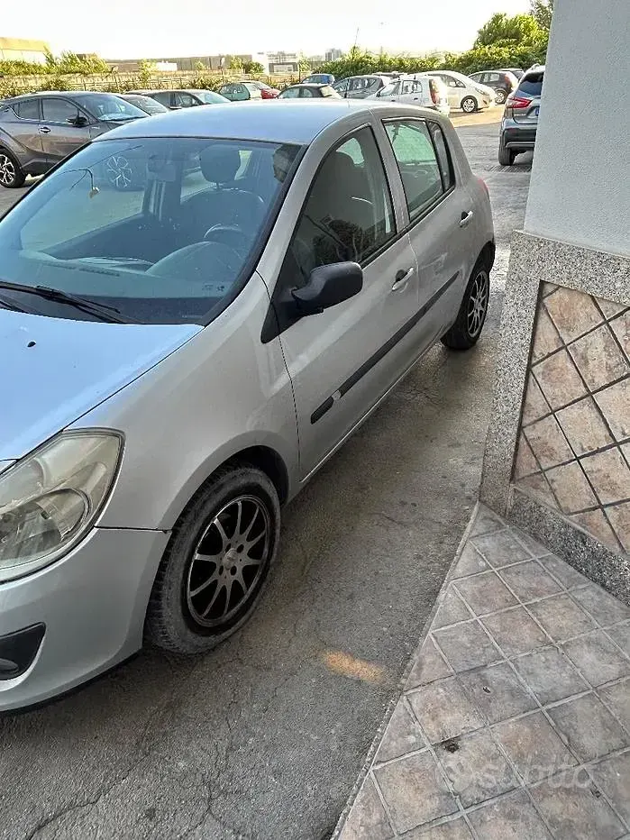 Usata Renault Clio II 75 CV (55 kW) 2007 Grigio Berlina