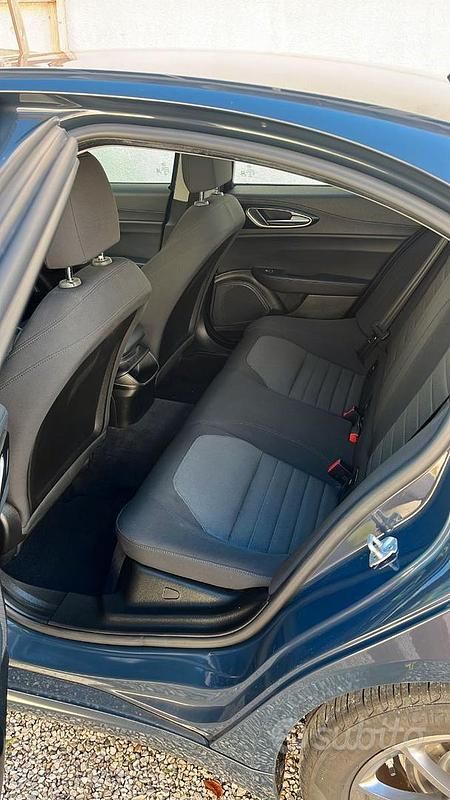 Usata Alfa Romeo Giulia 150 CV (110 kW) 2016 Blu Berlina