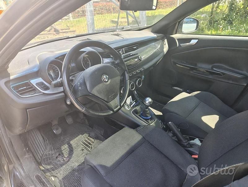 Usata Alfa Romeo Giulietta 140 CV (102 kW) 2011 Blu Utilitaria