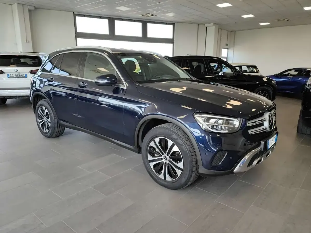 Usata Mercedes GLC300 211 CV (155 kW) 2020 Blu/azzurro SUV