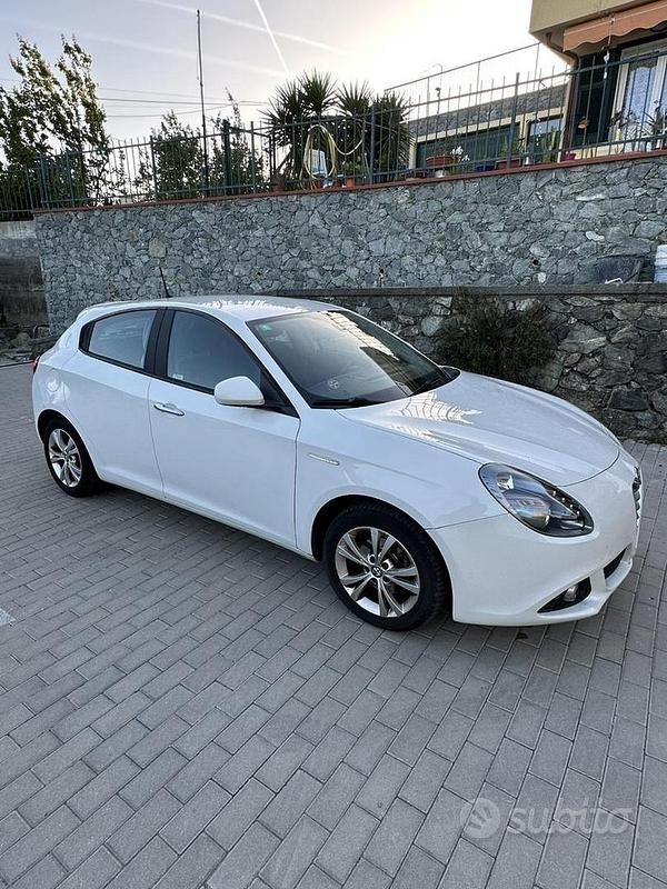 Usata Alfa Romeo Giulietta Progression 120 CV (88 kW) 2015 Bianco Utilitaria