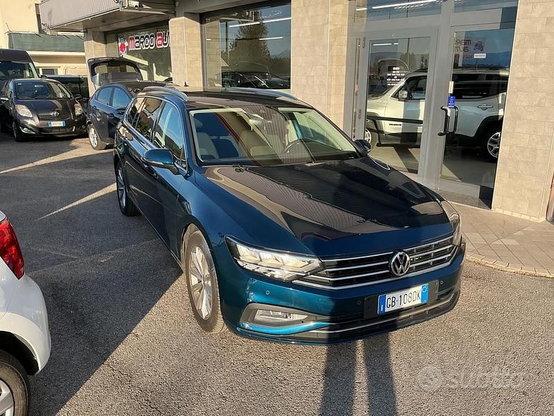 Usata VW Passat Executive 150 CV (110 kW) 2020 Blu Station wagon