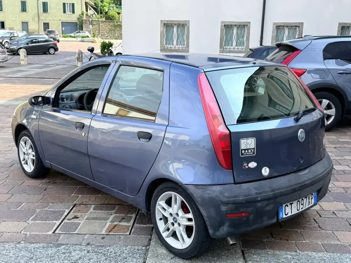 Usata Fiat Punto 86 CV (63 kW) 2005 Blu Utilitaria