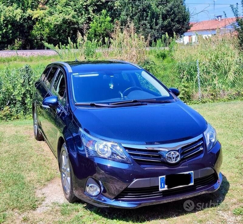 Nero Usata 2013 Toyota Avensis Station wagon | 6200 € (Buon prezzo) - Immagine 1/4