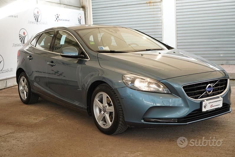 Usata Volvo V40 Kinetic 115 CV (84 kW) 2014 Blu Berlina