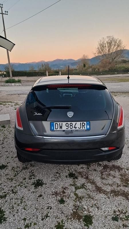 Usata Lancia Delta 120 CV (88 kW) 2009 Grigio Utilitaria