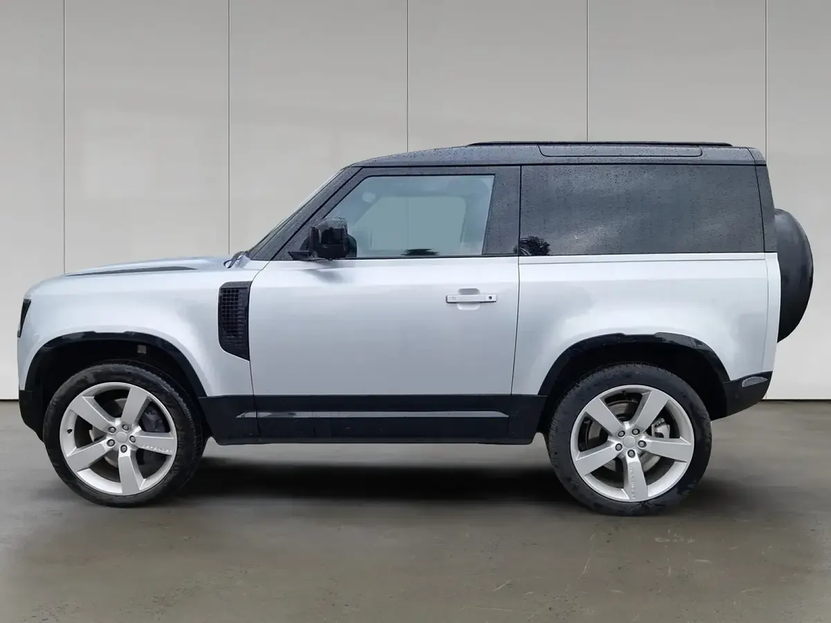 Usata Land Rover Defender HSE Dynamic 249 CV (183 kW) 2023 Hakuba silver SUV