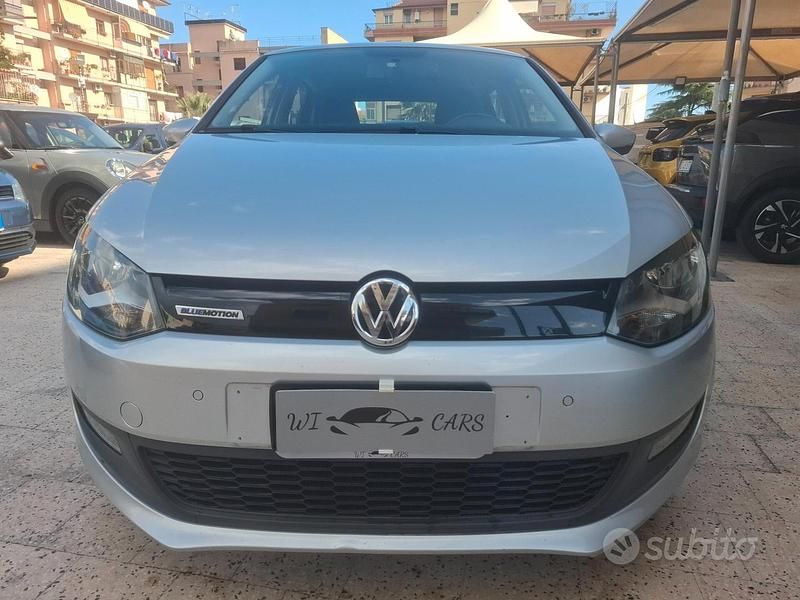 Usata VW Polo Trendline 75 CV (55 kW) 2015 Grigio Berlina