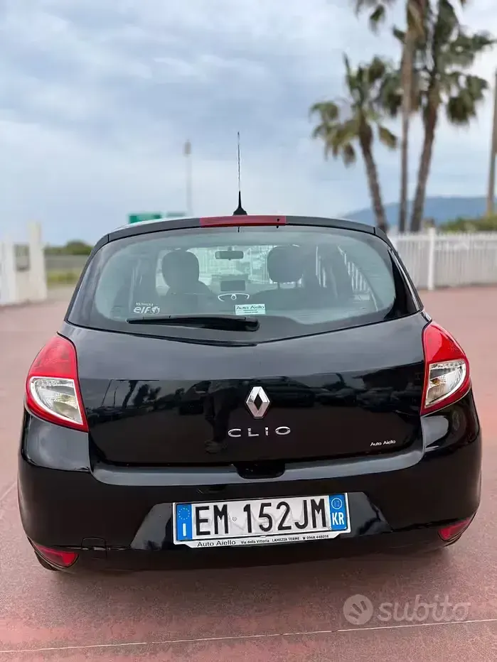 Usata Renault Clio IV Dynamique 75 CV (55 kW) 2012 Nero Berlina