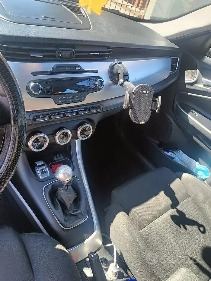 Usata Alfa Romeo Giulietta 120 CV (88 kW) 2012 Grigio Utilitaria