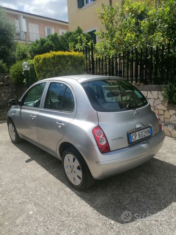 Grigio Usata 2005 Nissan Micra Due volumi | 750 € (Ottimo prezzo) - Immagine 1/4
