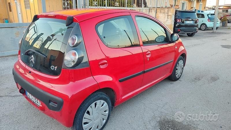 Usado Citroën C1 68 CV (50 kW) 2006 Gris Utilitario