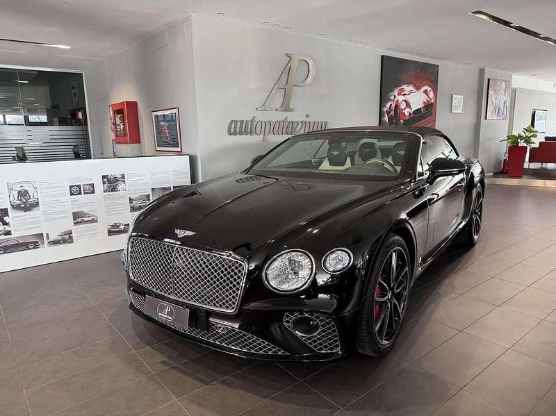 Usata Bentley Continental GT Convertible Mulliner 635 CV (467 kW) 2019 Beluga (solid) Cabrio