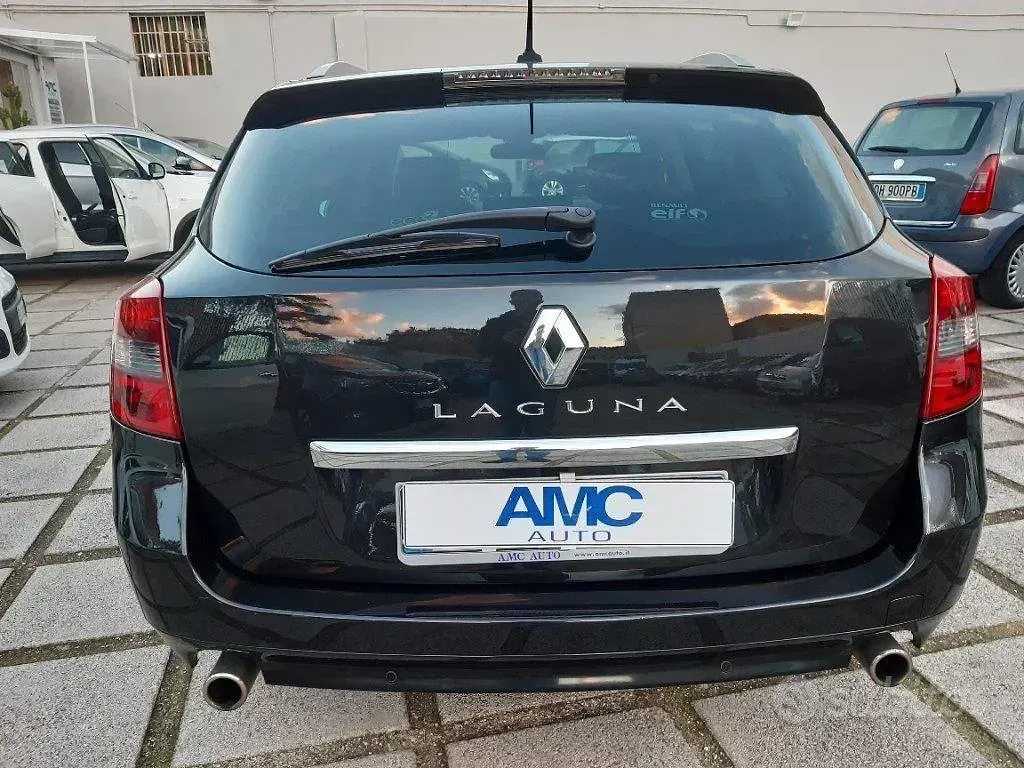 Usata Renault Laguna III 150 CV (110 kW) 2010 Nero Station wagon