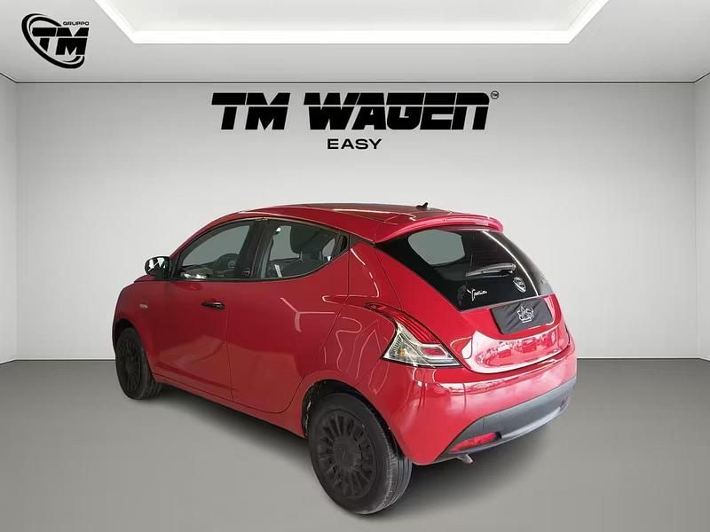 Usata Lancia Ypsilon Silver 69 CV (50 kW) 2021 Rosso Utilitaria