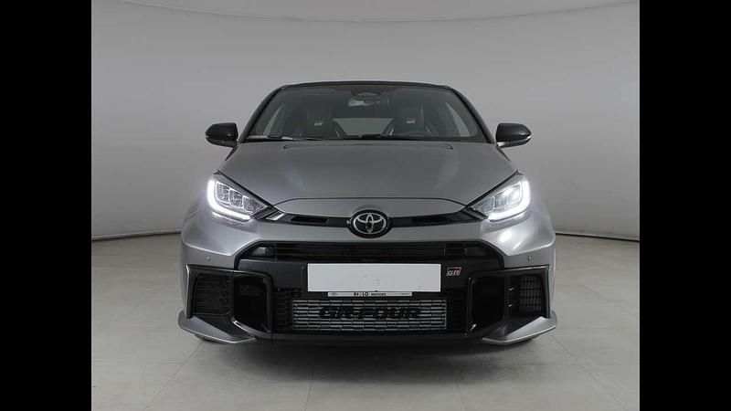 Usata Toyota Yaris 280 CV (205 kW) 2024 Precious metal Berlina
