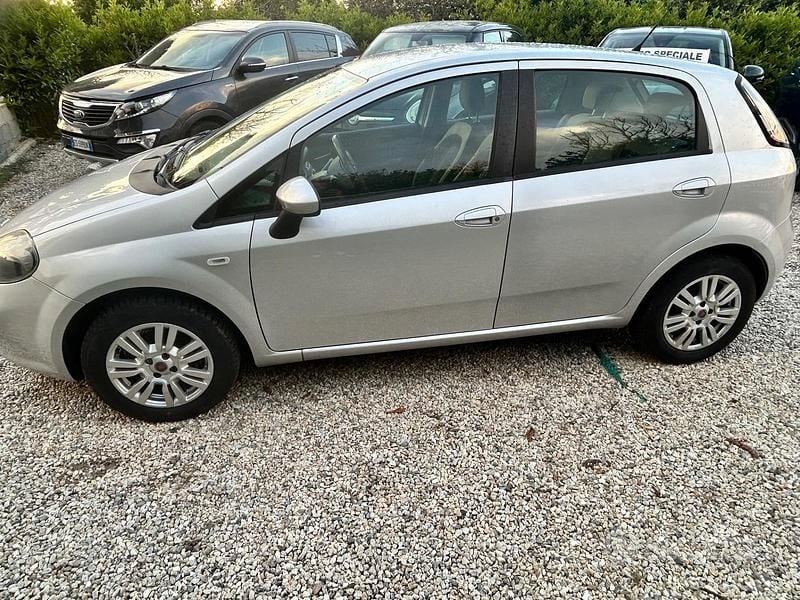 Usata Fiat Punto Easy 77 CV (56 kW) 2013 Grigio Utilitaria