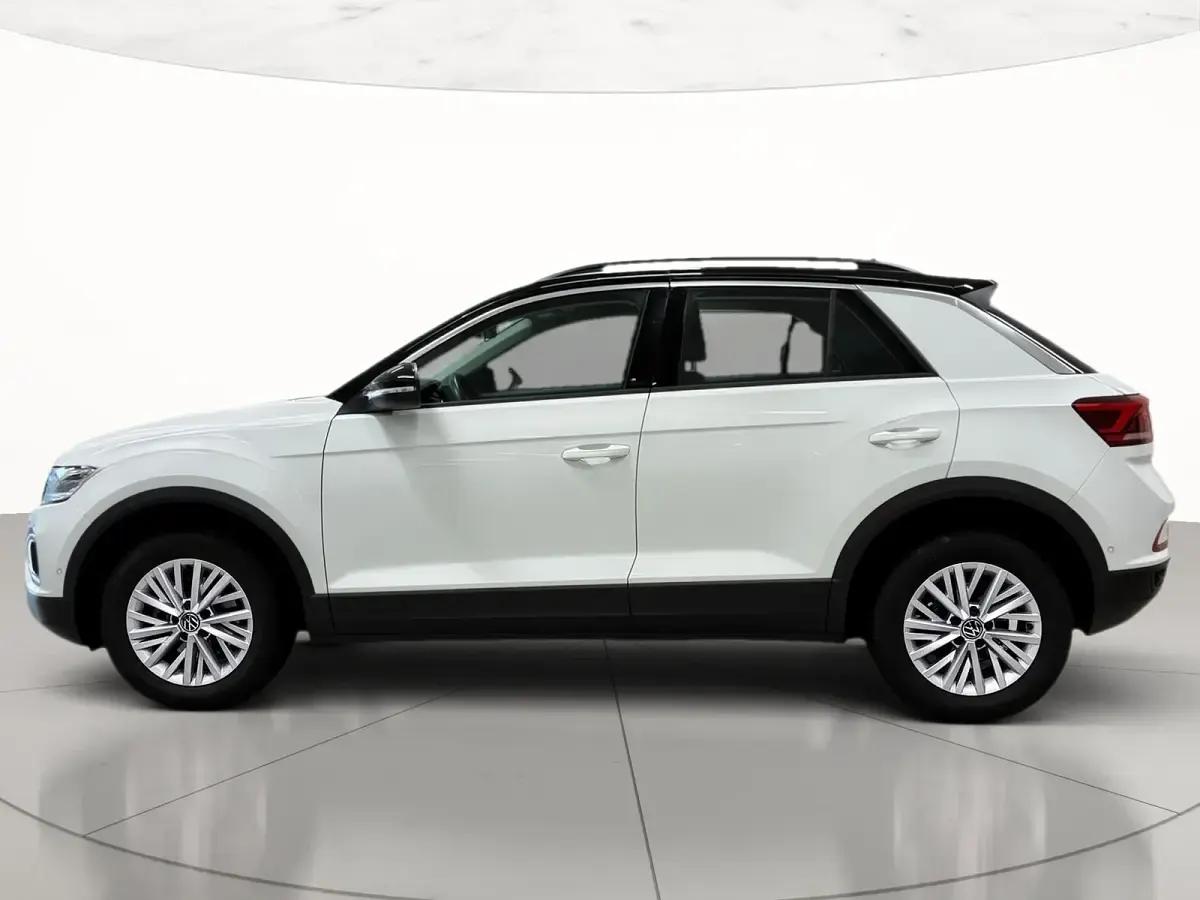 Usata VW T-Roc Life 110 CV (80 kW) 2023 Pure white nero SUV