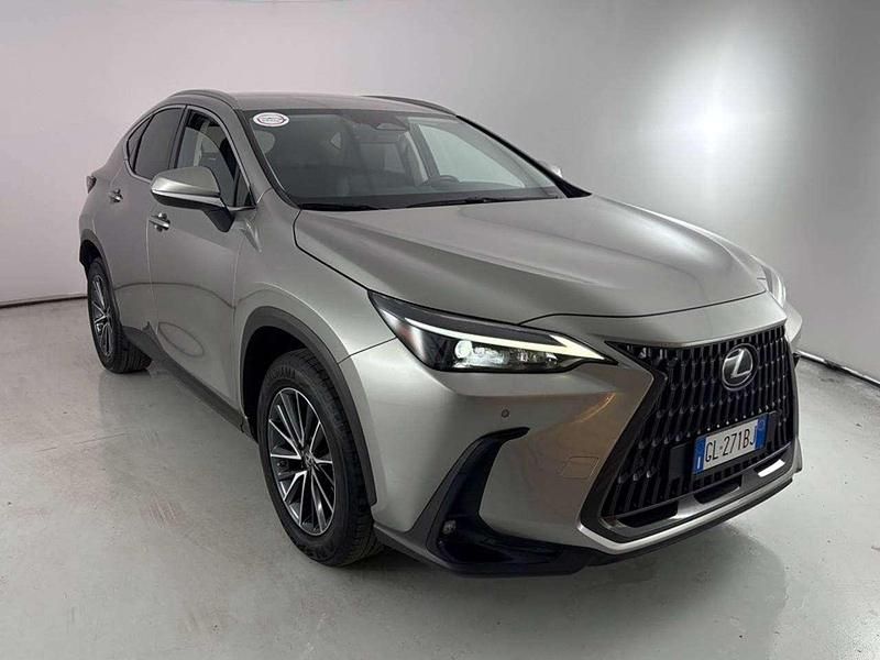 Usata Lexus NX200t 190 CV (139 kW) 2022 Argento SUV