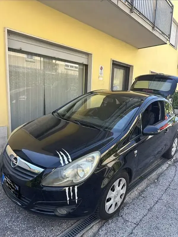 Usata Opel Corsa Edition 80 CV (58 kW) 2010 Utilitaria
