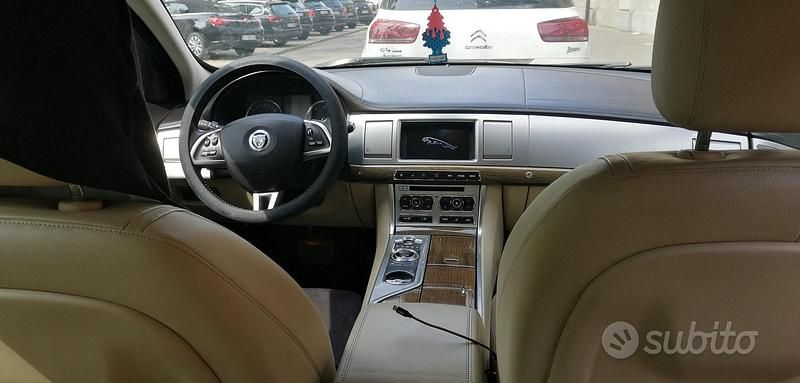 Usata Jaguar XF 200 CV (147 kW) 2014 Nero Berlina