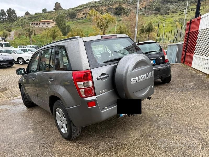 Usata Suzuki Grand Vitara 110 CV (80 kW) 2006 Grigio SUV