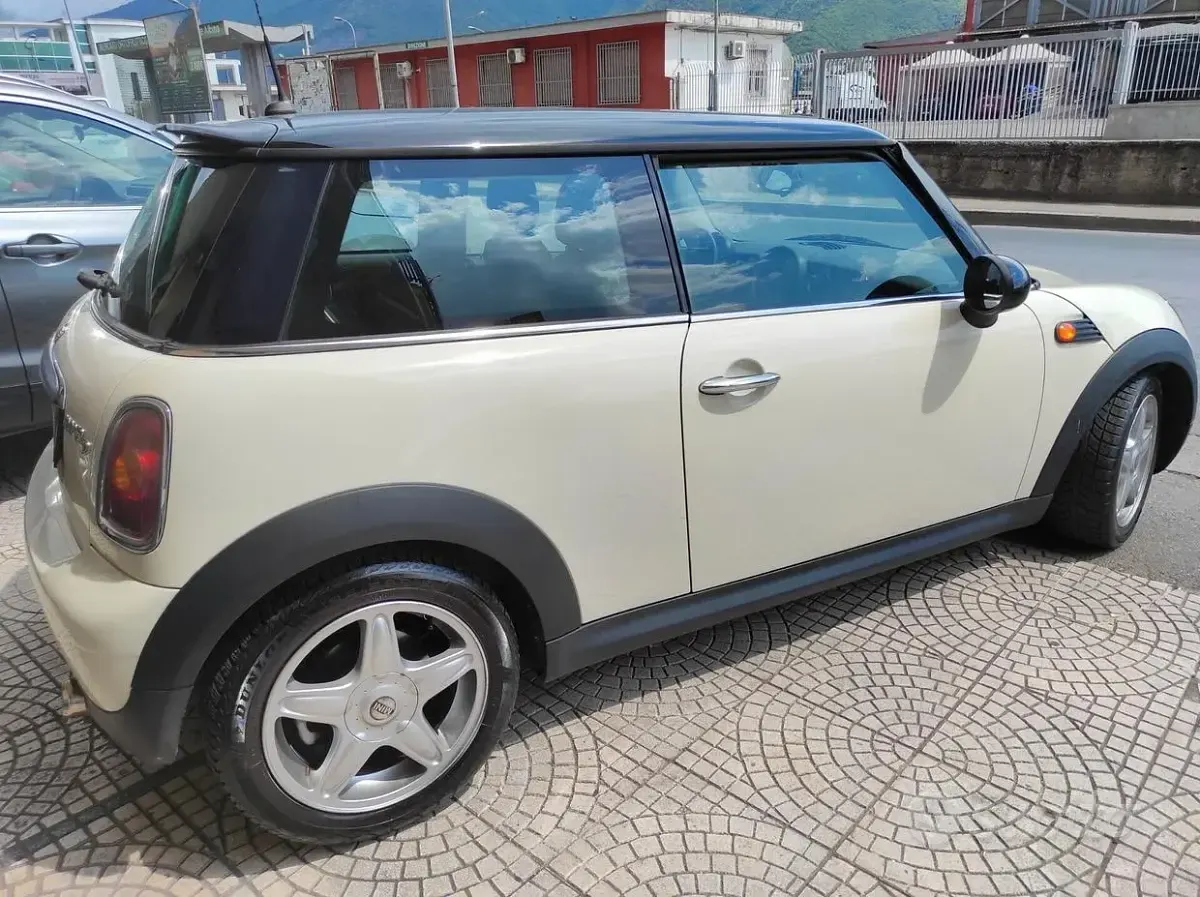 Usata Mini Cooper D Pepper 109 CV (80 kW) 2007 Beige Utilitaria
