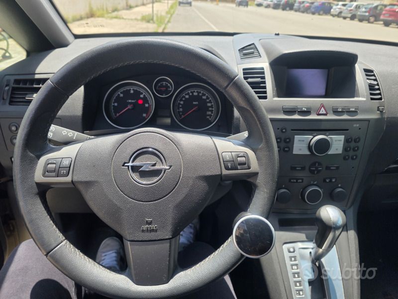 Usata Opel Zafira 2006 Grigio Monovolume
