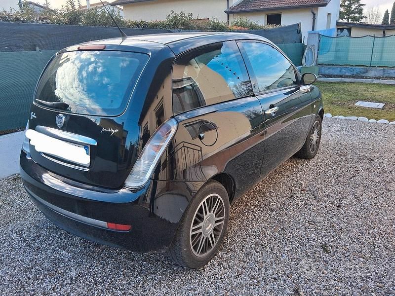 Usata Lancia Ypsilon 69 CV (50 kW) 2008 Nero Utilitaria