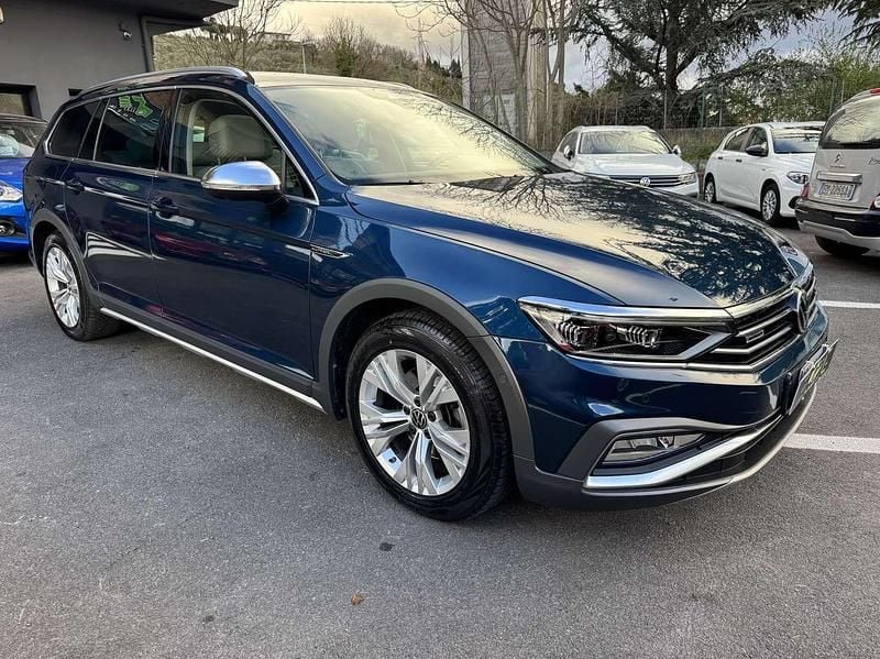 Usata VW Passat Alltrack 200 CV (147 kW) 2021 Blu/azzurro Station wagon
