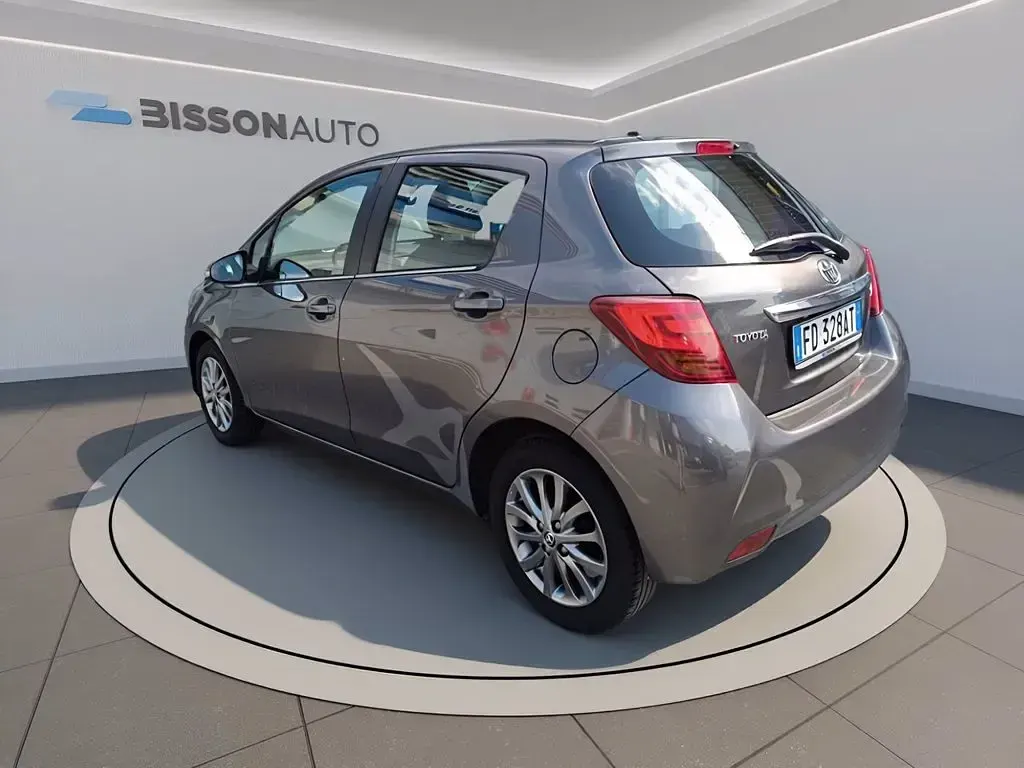 Usata Toyota Yaris Active 69 CV (50 kW) 2016 Grigio metallizzato Utilitaria