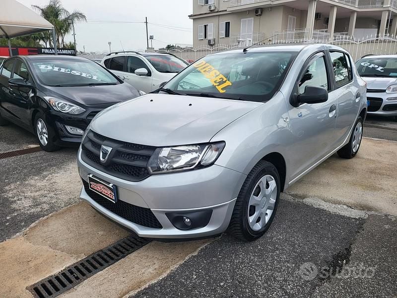 Usata Dacia Sandero Ambiance 75 CV (55 kW) 2016 Grigio Berlina