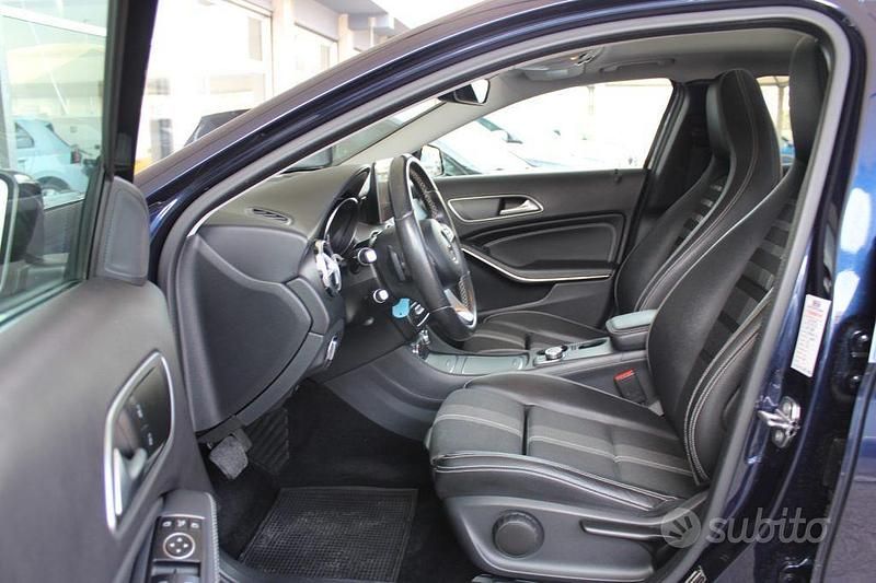 Usata Mercedes GLA180 109 CV (80 kW) 2018 Blu SUV