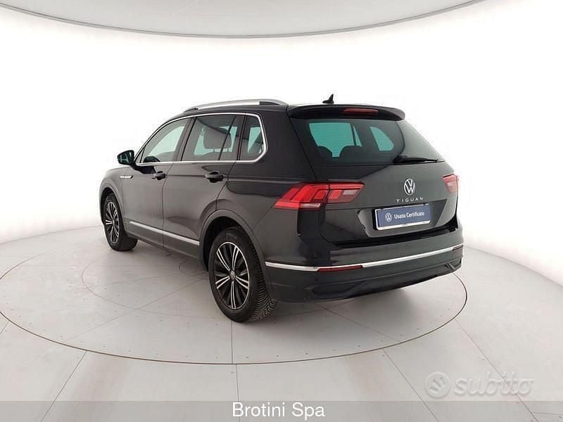 Usata VW Tiguan Life 131 CV (96 kW) 2022 Nero SUV