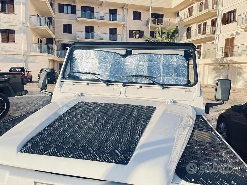 Usata Land Rover Defender 68 CV (50 kW) 2006 Bianco Station wagon