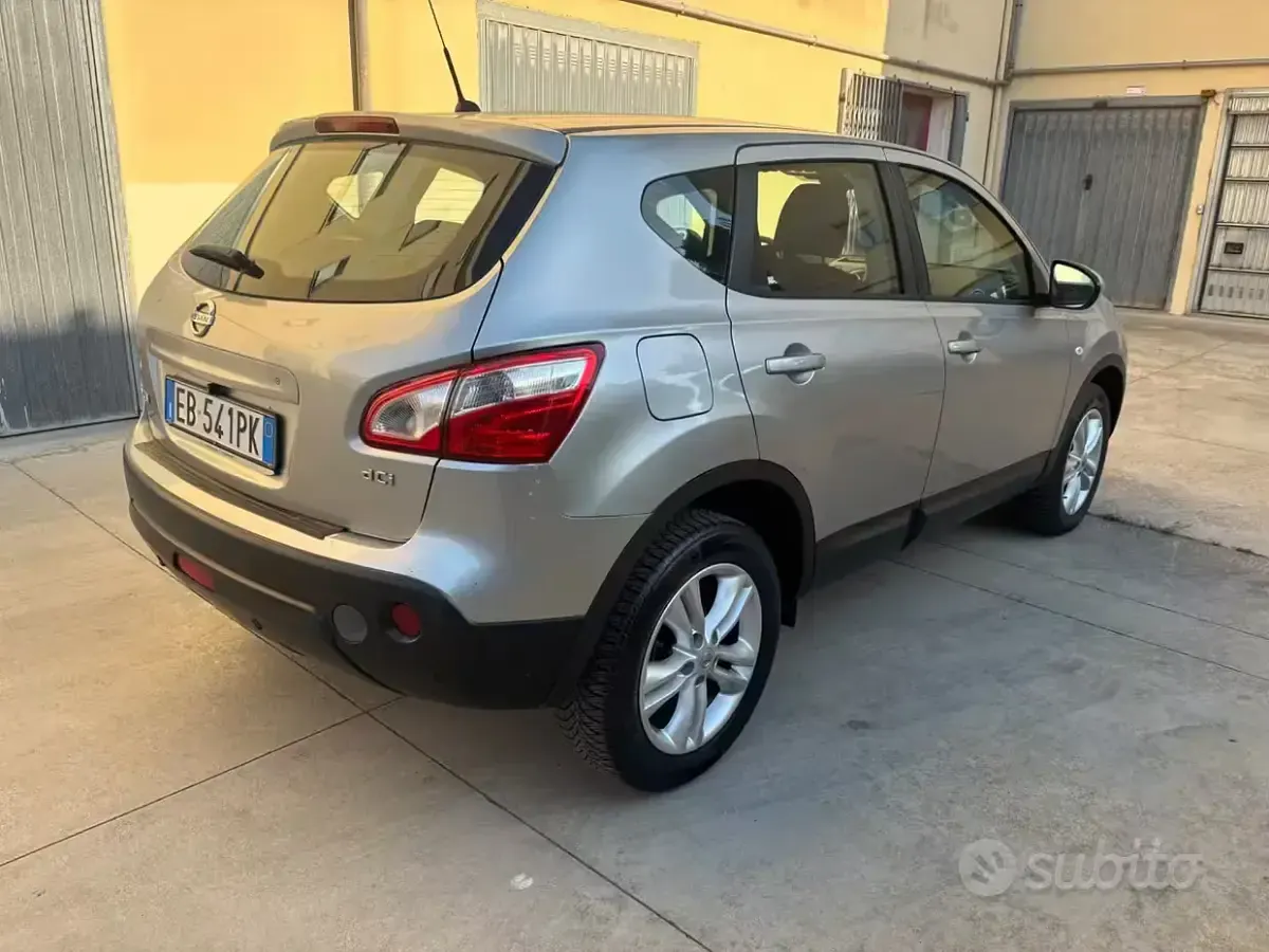 Usata Nissan Qashqai Tekna 150 CV (110 kW) 2011 Grigio SUV